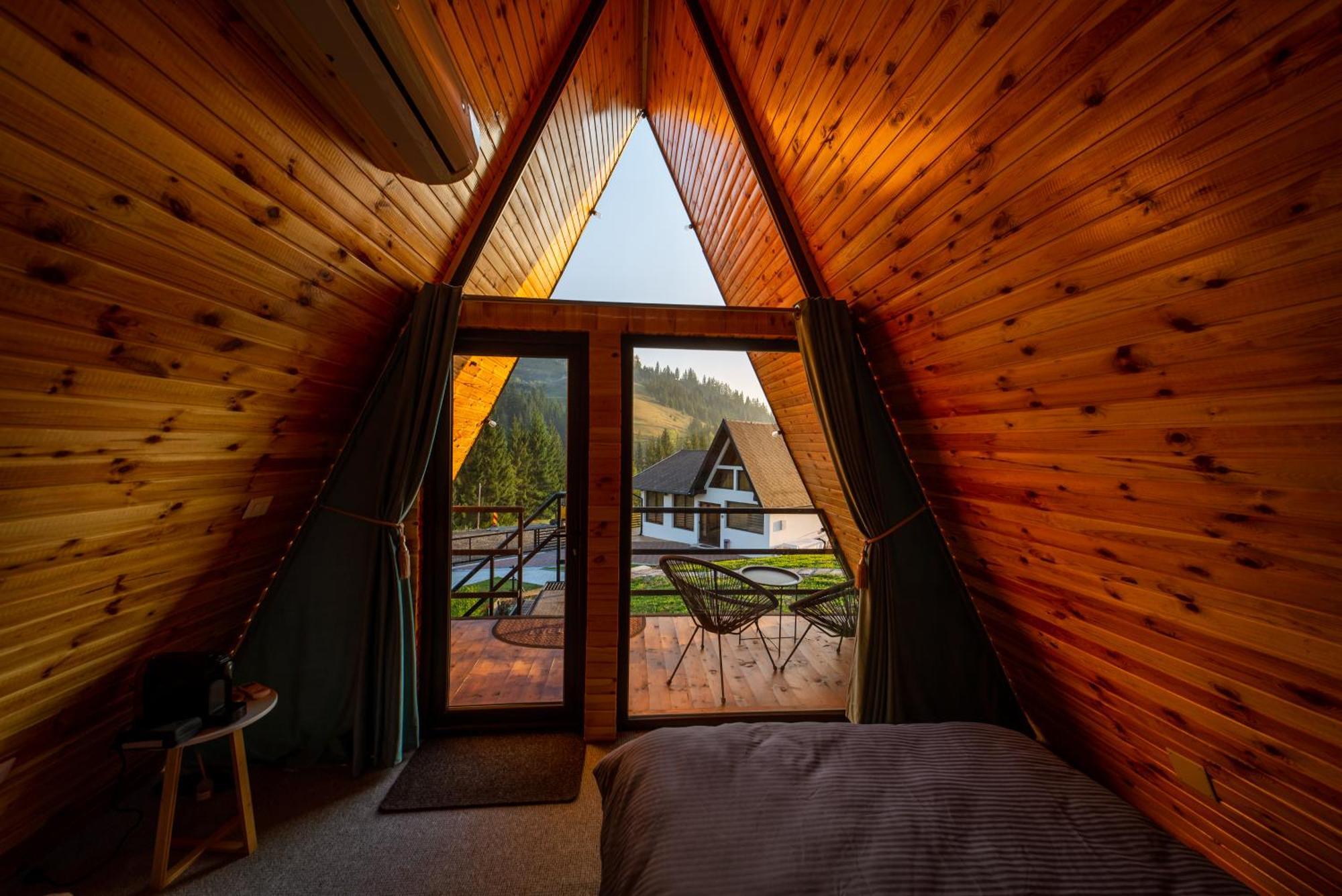 A Pisc Hotel วาตรา โมลโดวิเซ ภายนอก รูปภาพ